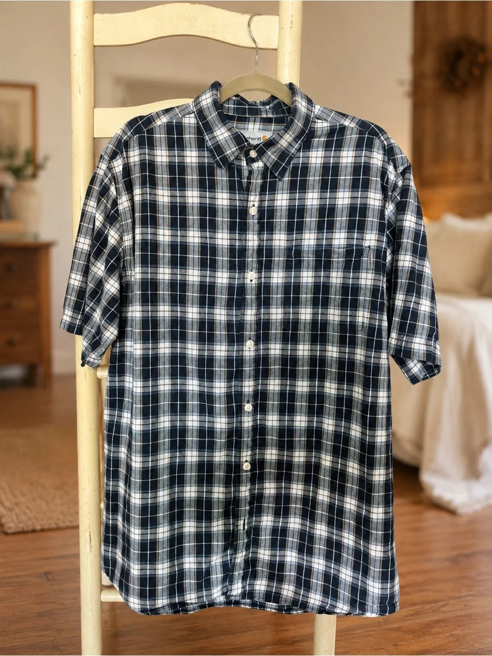 Carhartt men’s large navy plaid short sleeve button-down shirt, 100% cotton